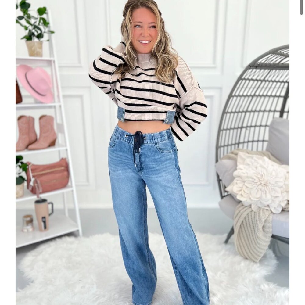 Judy Blue Wilhelmina Featherweight Chambray Jeans